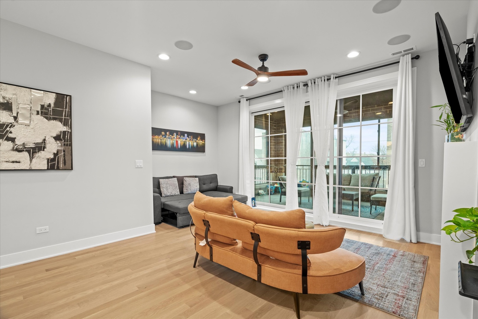 2965 N ELSTON Avenue Unit: 2