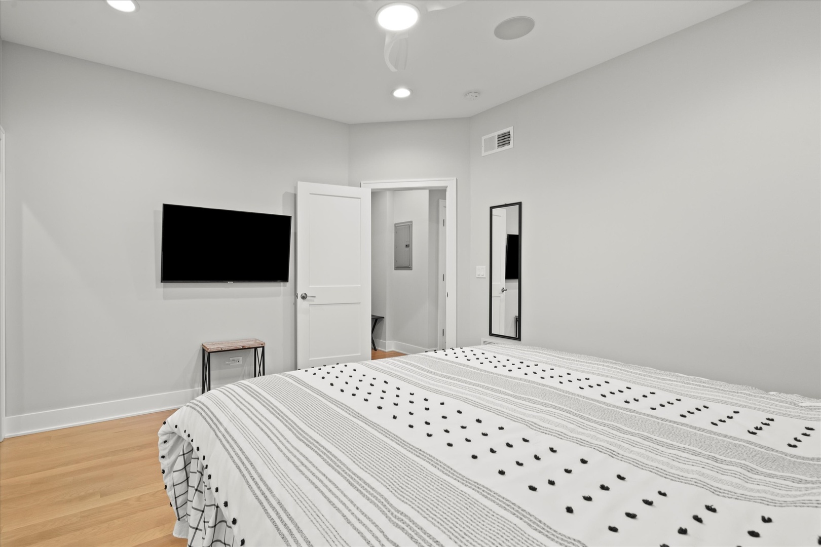 2965 N ELSTON Avenue Unit: 2