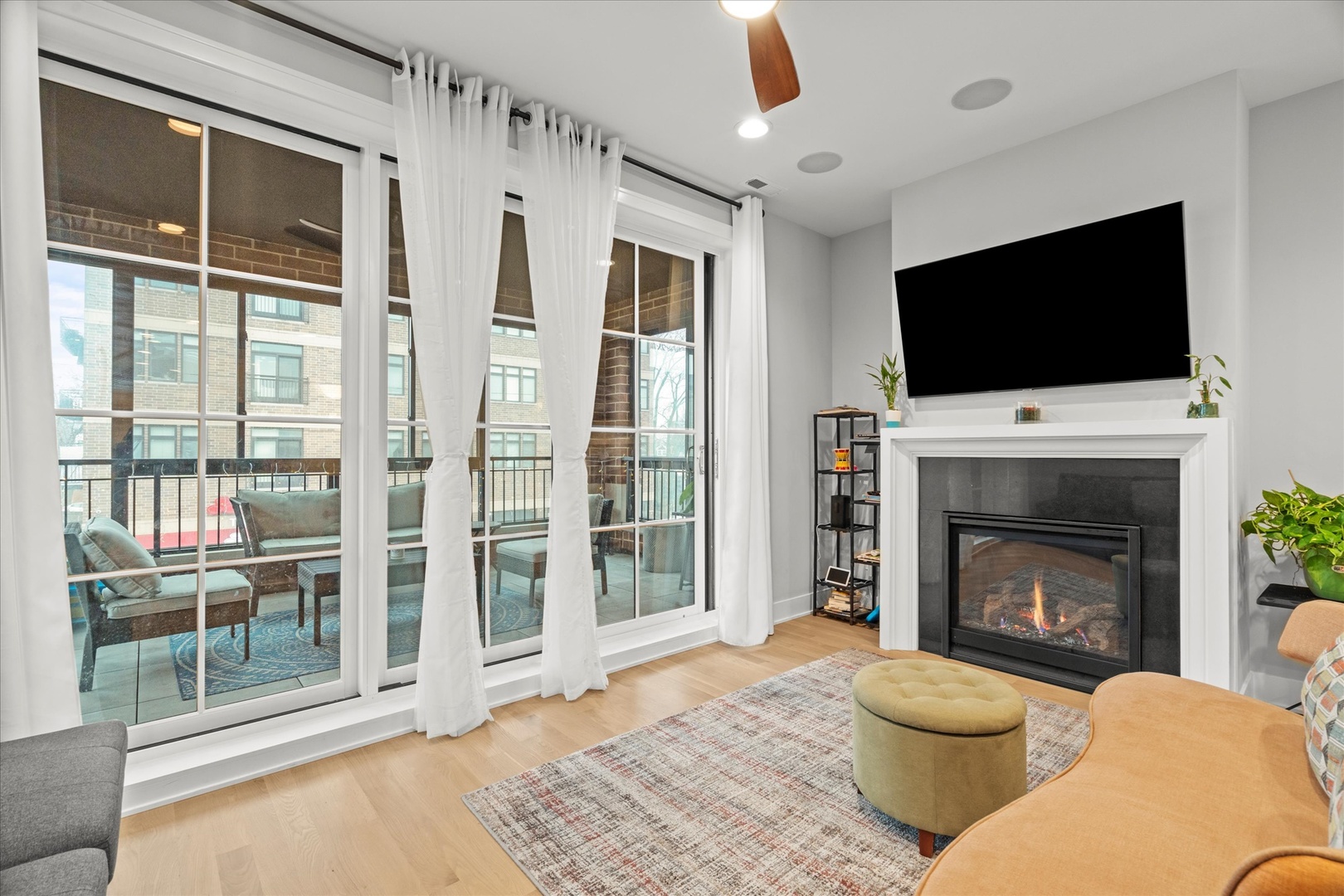 2965 N ELSTON Avenue Unit: 2