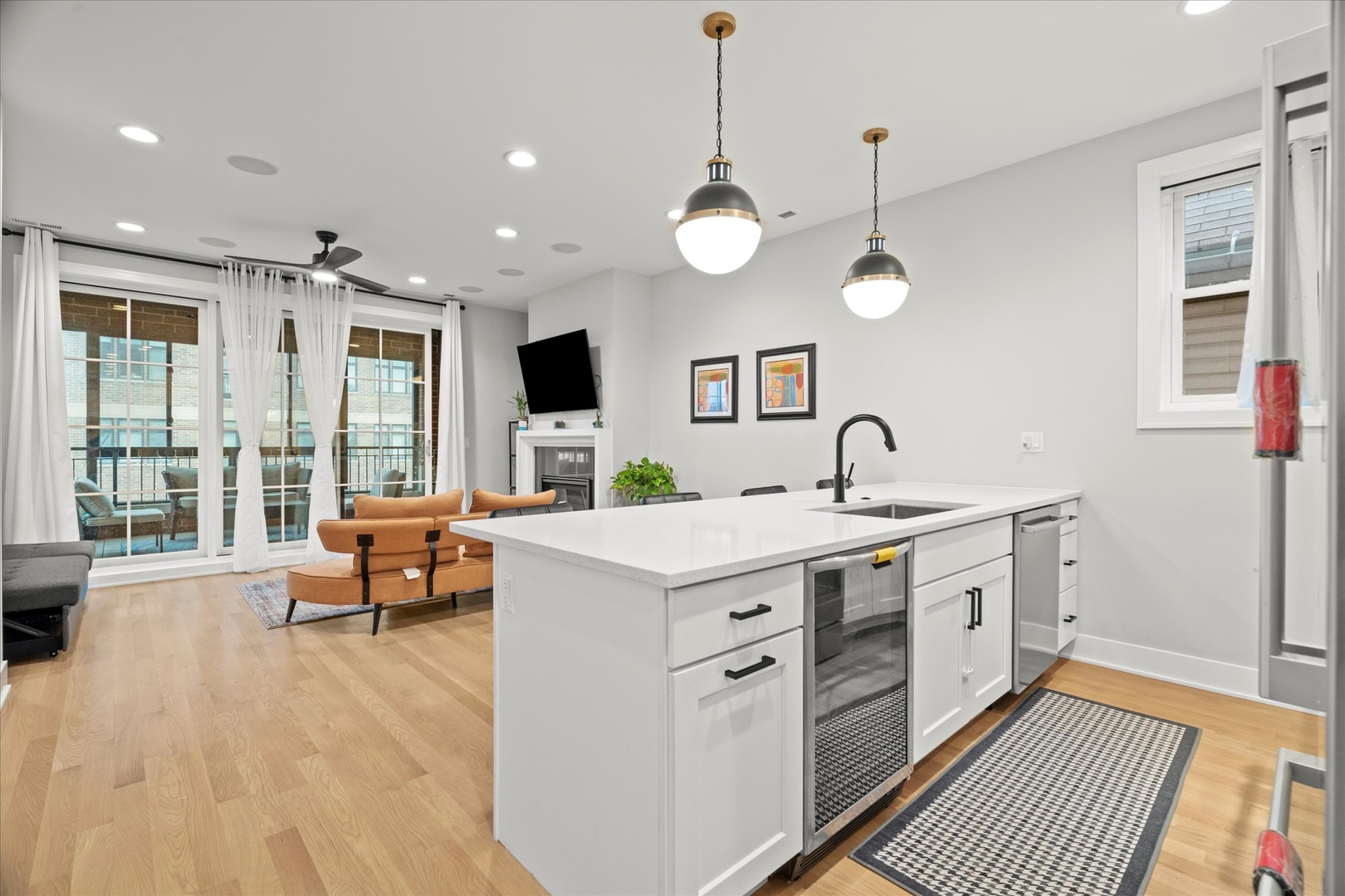 2965 N ELSTON Avenue Unit: 2
