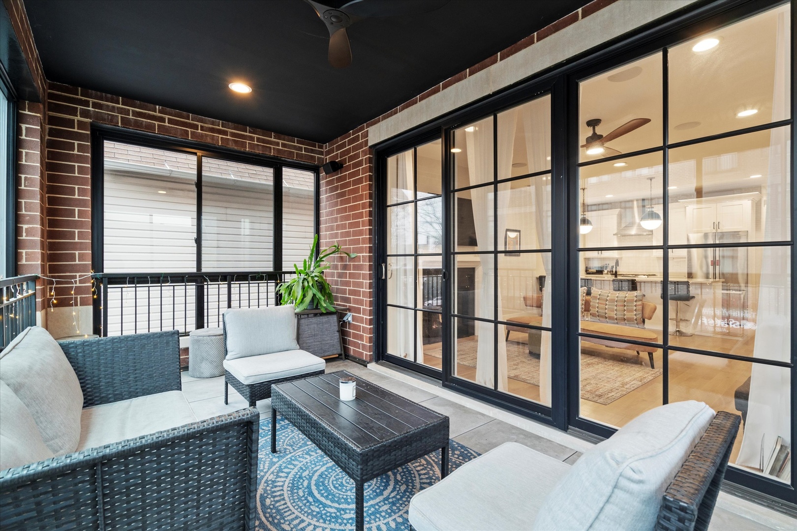 2965 N ELSTON Avenue Unit: 2