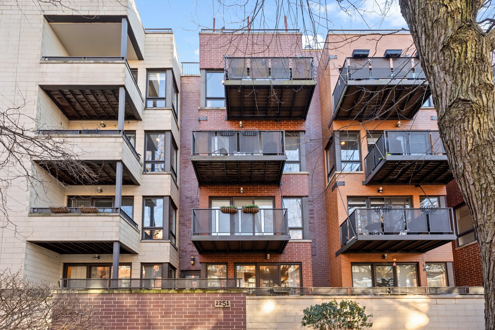 2251 W Wabansia Avenue Unit: 406