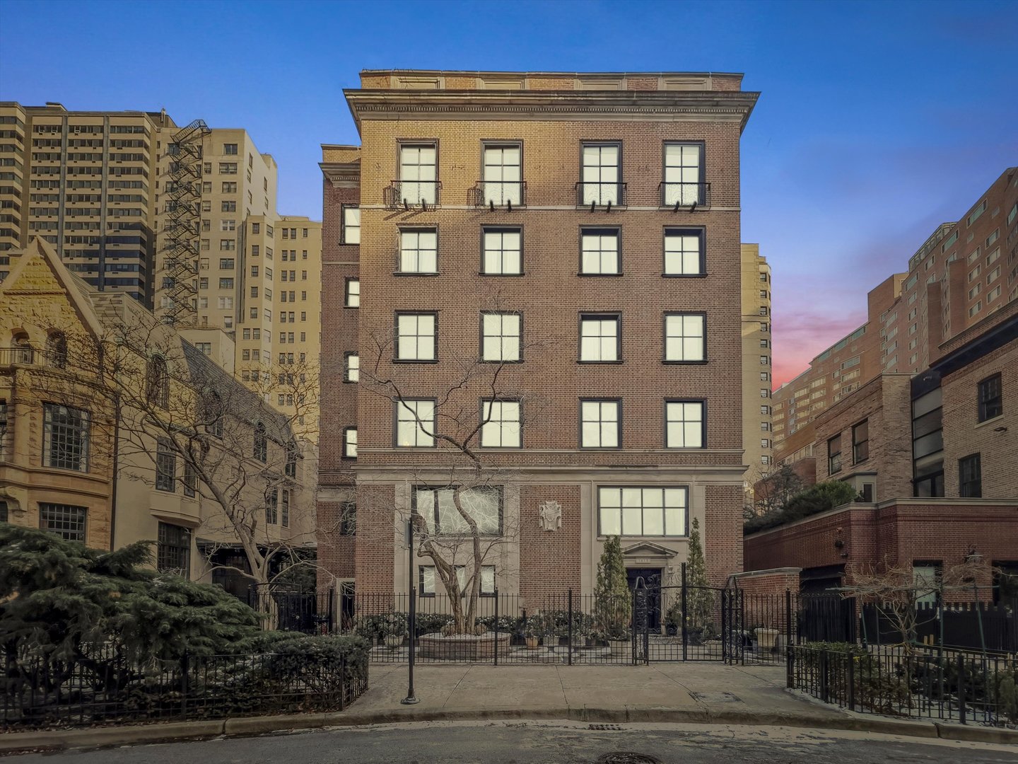 1415 N Astor Street Unit: 3