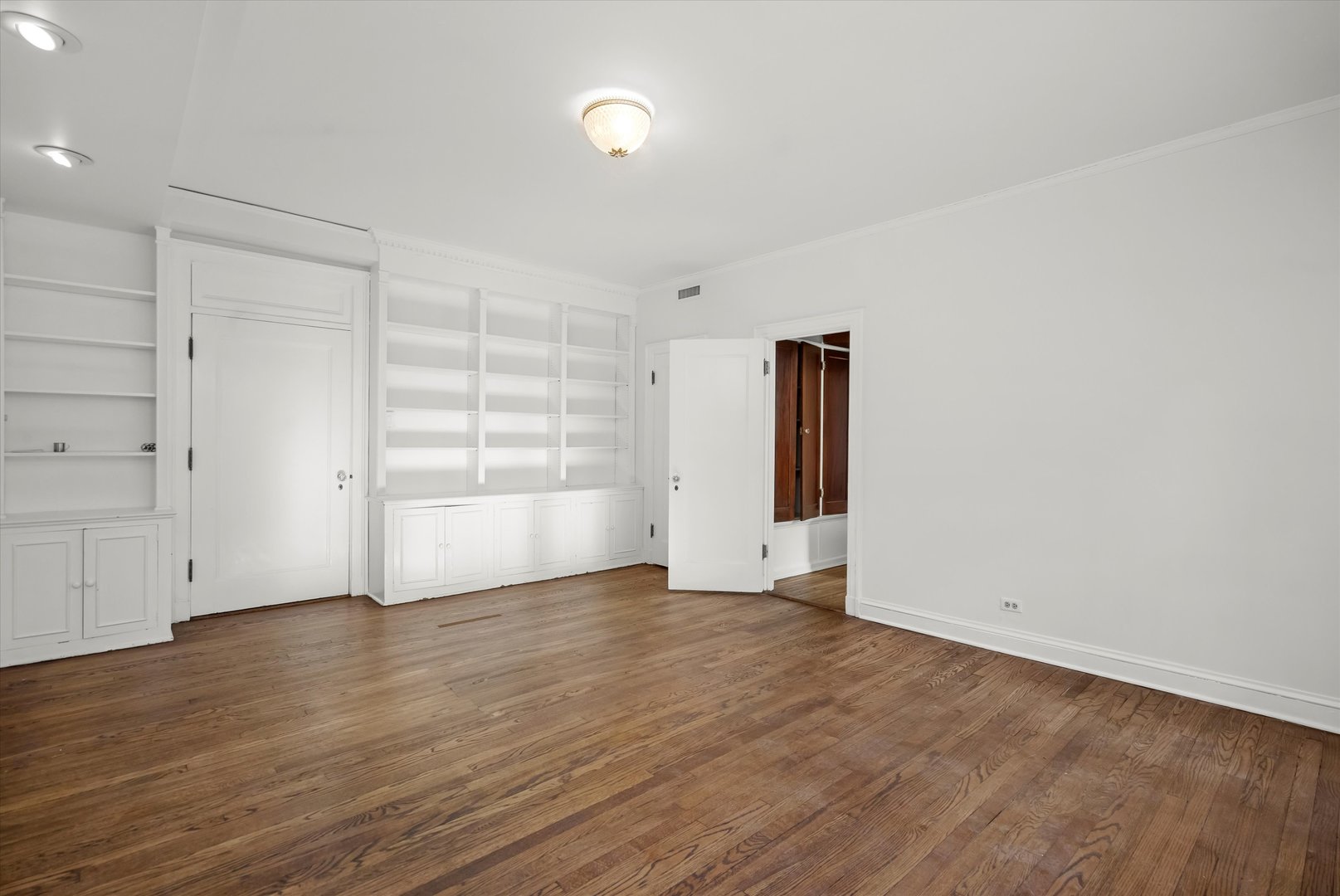 1415 N Astor Street Unit: 3