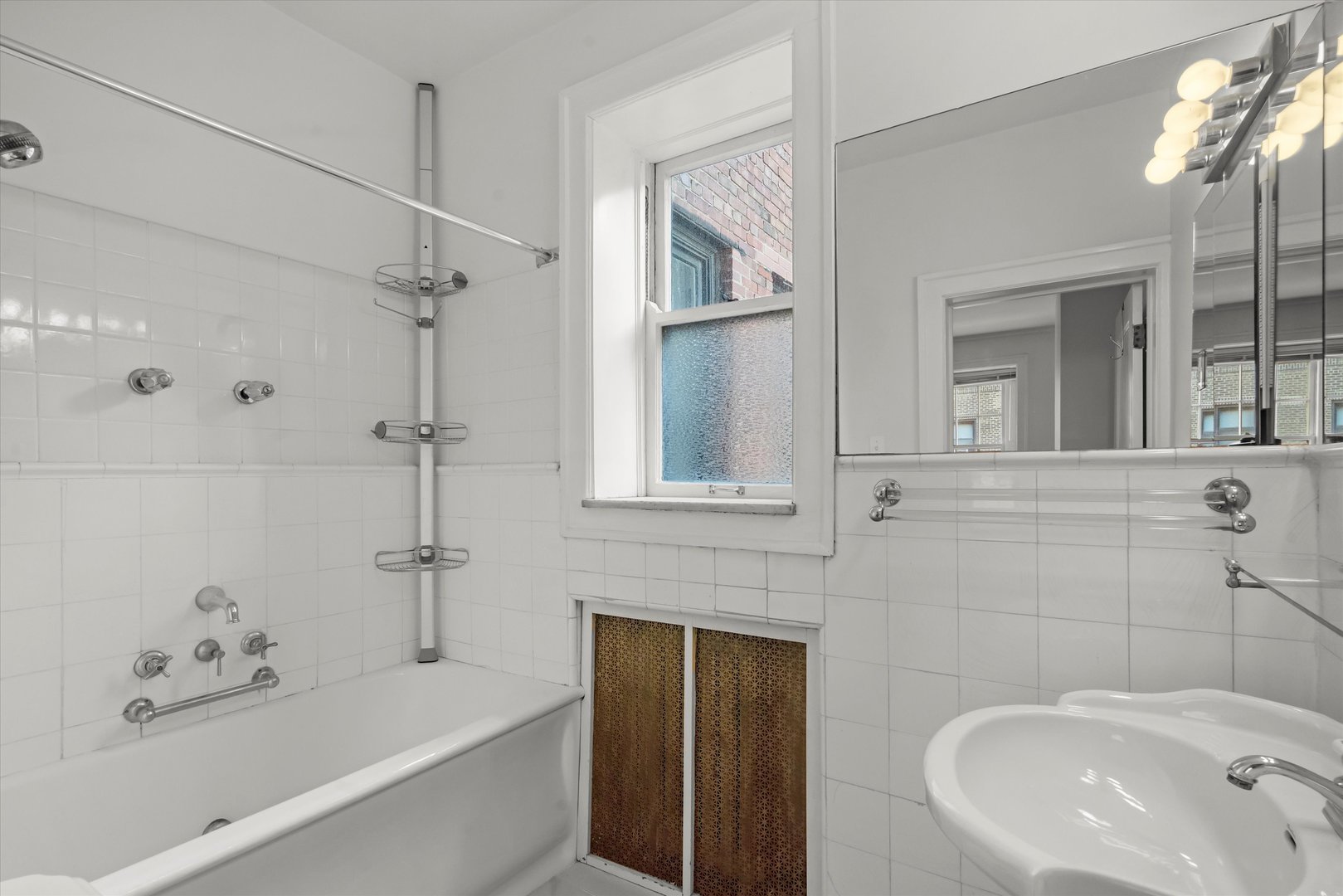 1415 N Astor Street Unit: 3