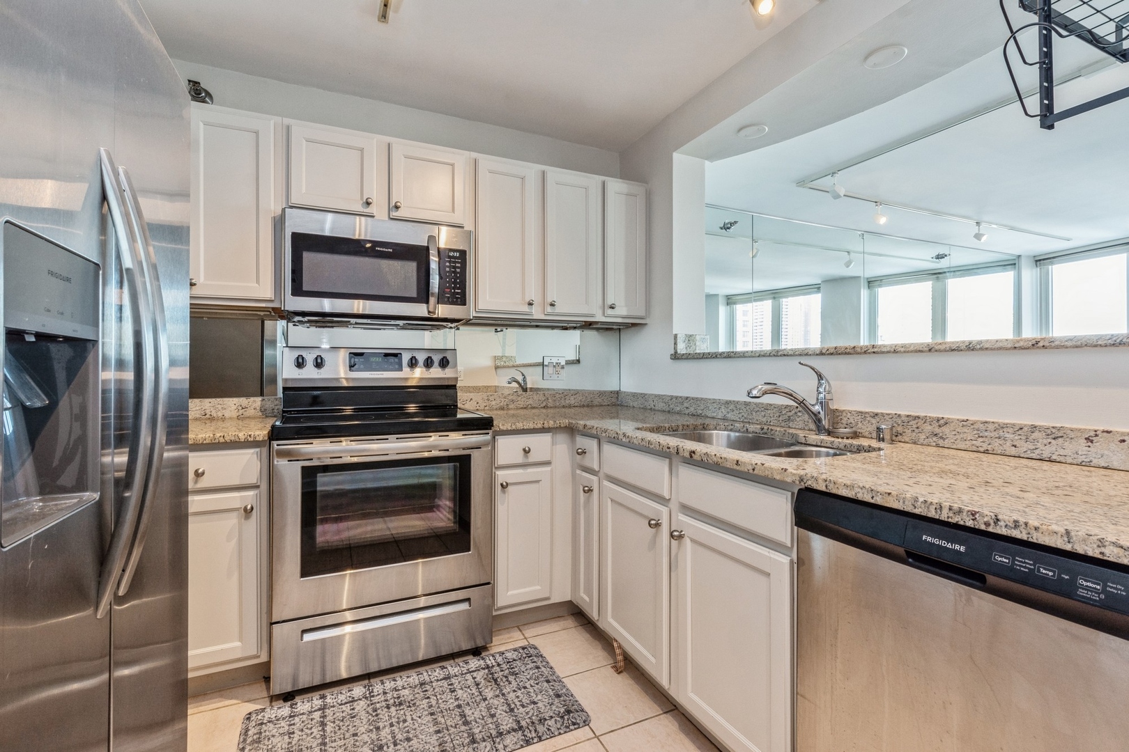 345 N LASALLE Street Unit: 2802