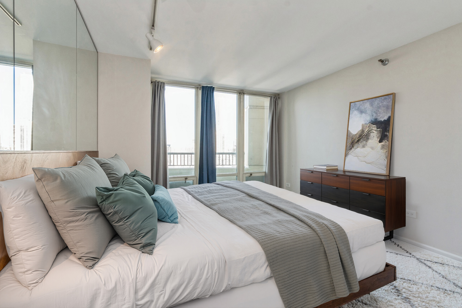 345 N LASALLE Street Unit: 2802