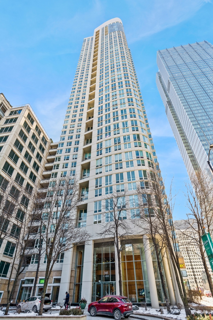 345 N LASALLE Street Unit: 2802