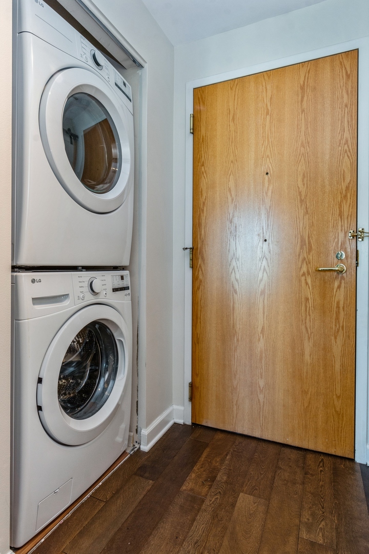 345 N LASALLE Street Unit: 2802