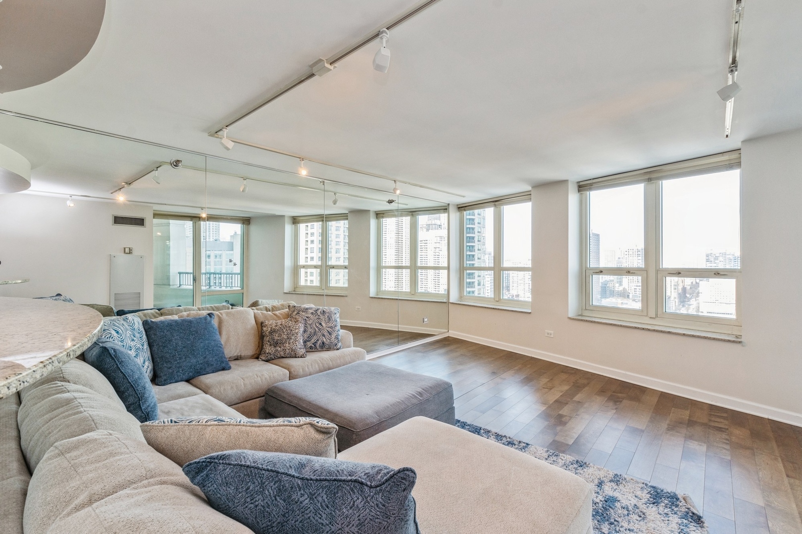 345 N LASALLE Street Unit: 2802