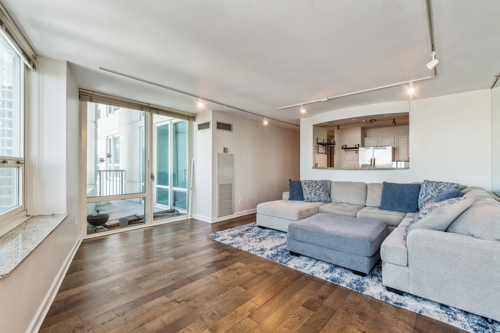 345 N LASALLE Street Unit: 2802