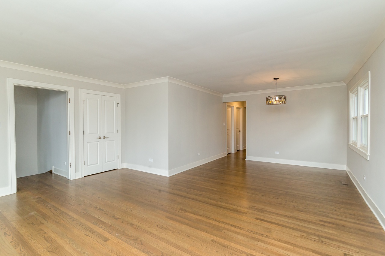 7331 W Higgins Avenue Unit: 1