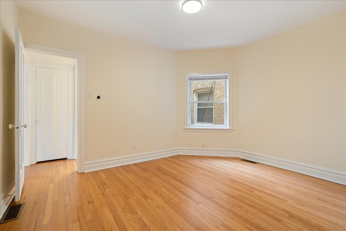 2525 W ARDMORE Avenue Unit: 1-W
