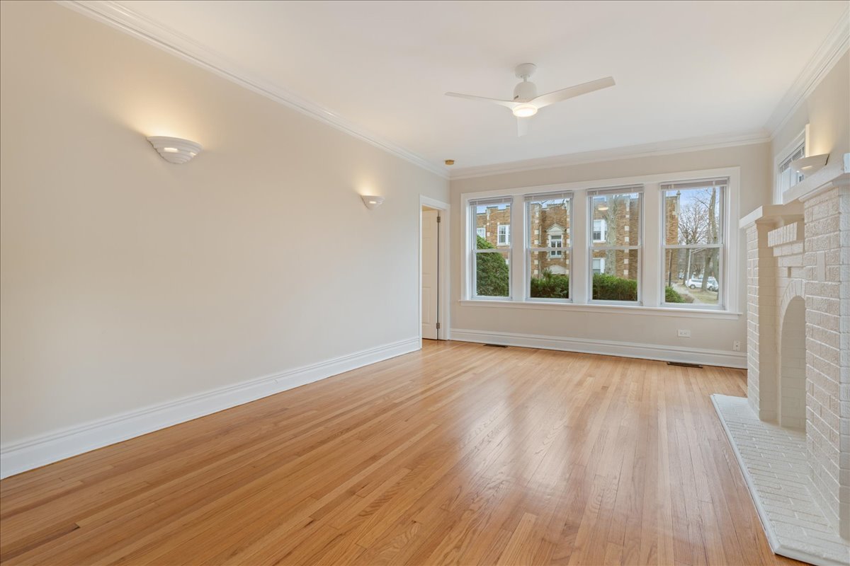 2525 W ARDMORE Avenue Unit: 1-W