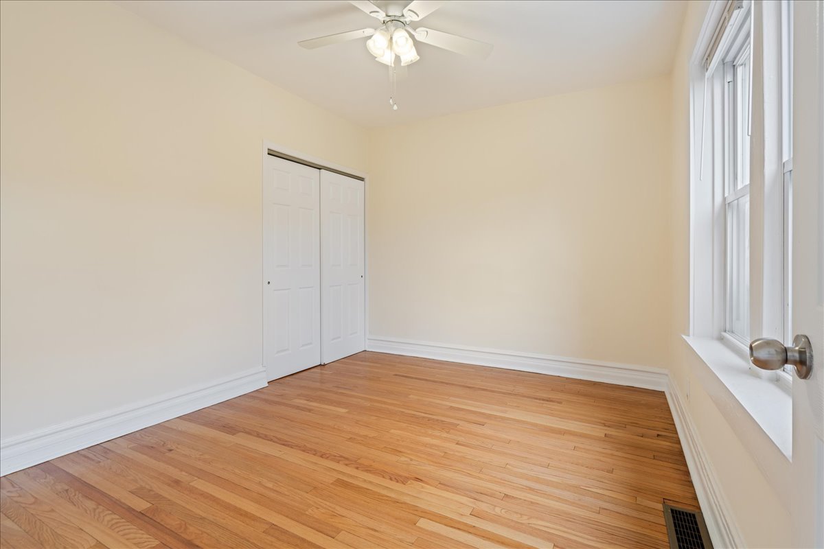 2525 W ARDMORE Avenue Unit: 1-W