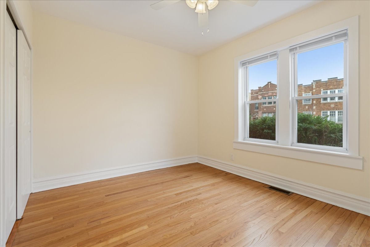 2525 W ARDMORE Avenue Unit: 1-W