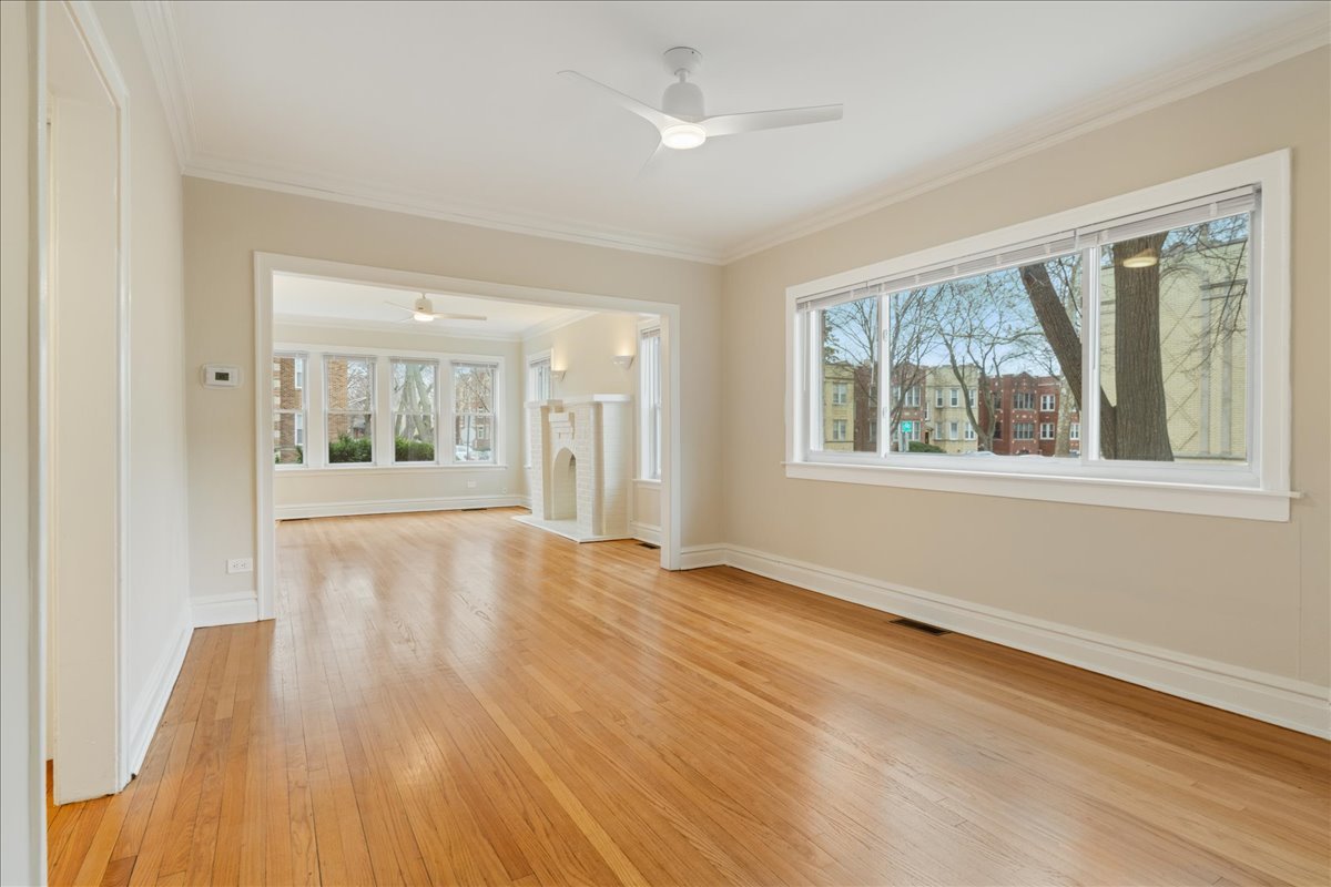 2525 W ARDMORE Avenue Unit: 1-W