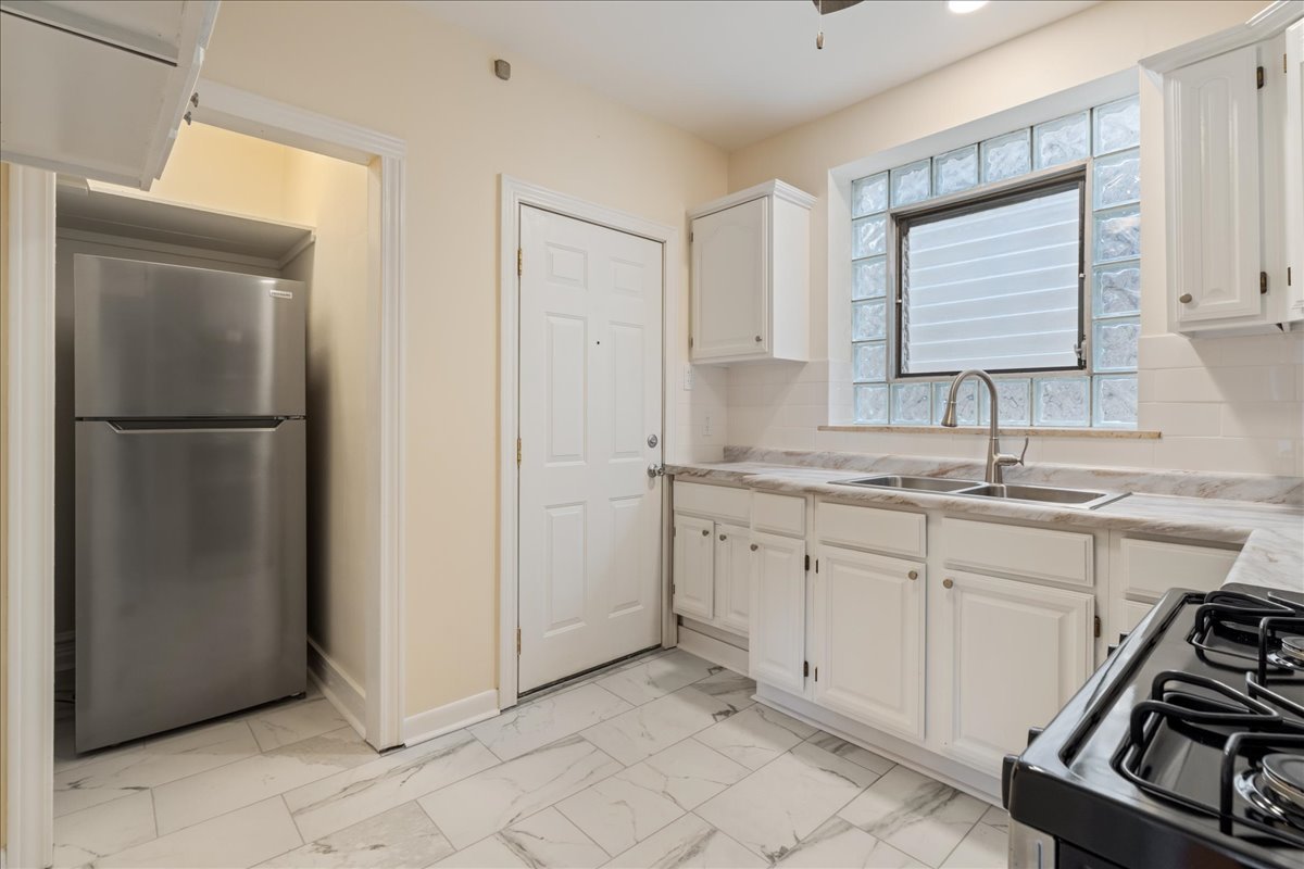2525 W ARDMORE Avenue Unit: 1-W