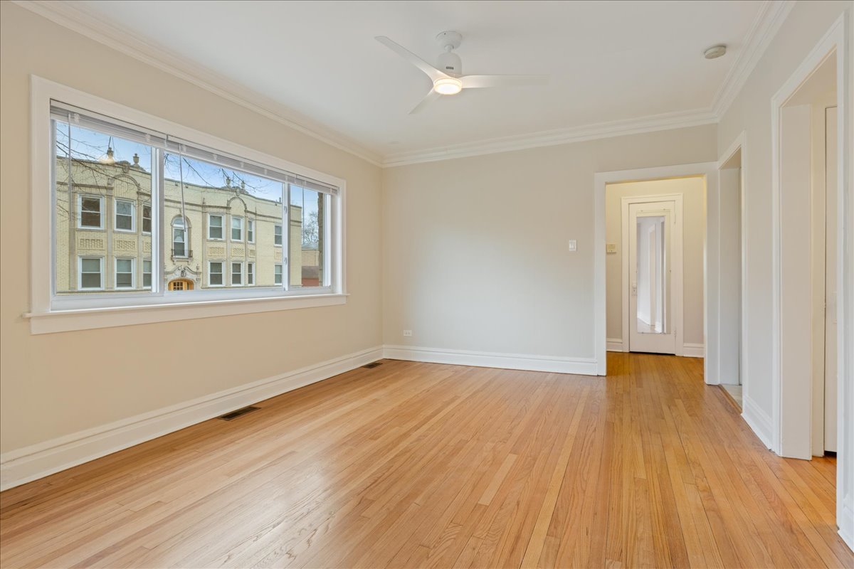 2525 W ARDMORE Avenue Unit: 1-W