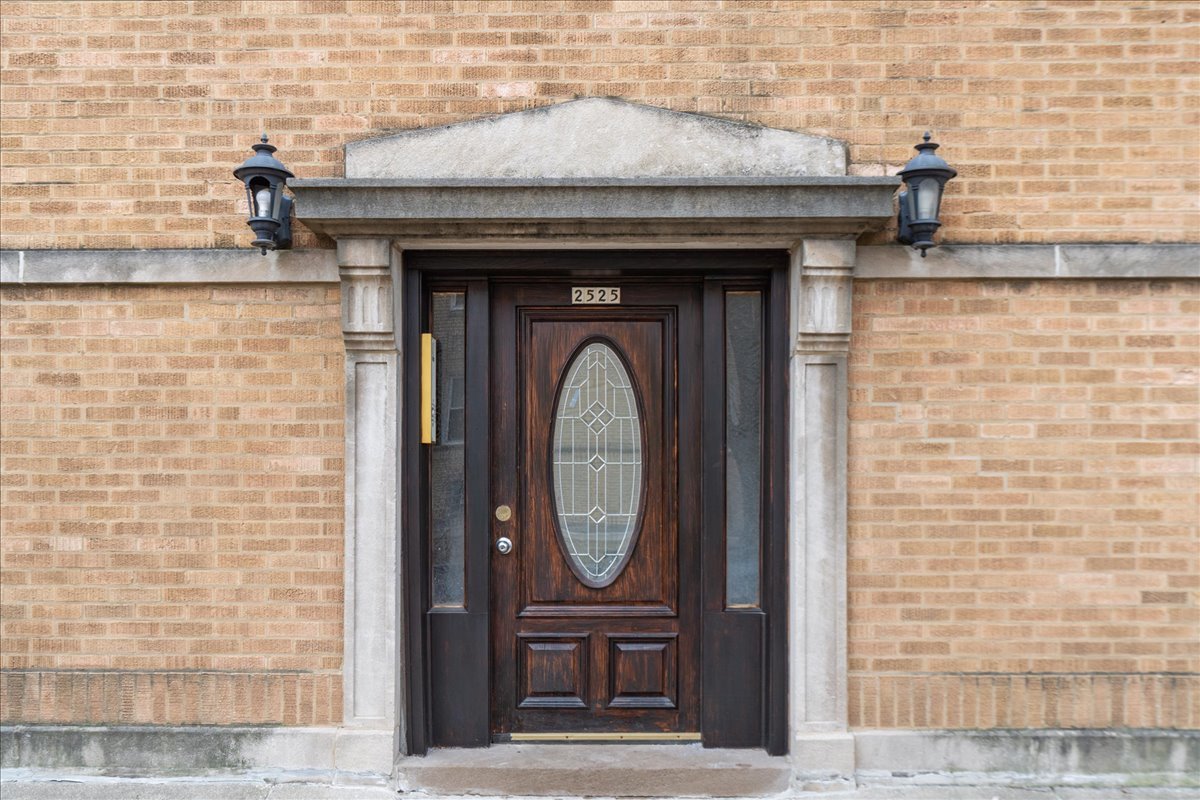 2525 W ARDMORE Avenue Unit: 1-W