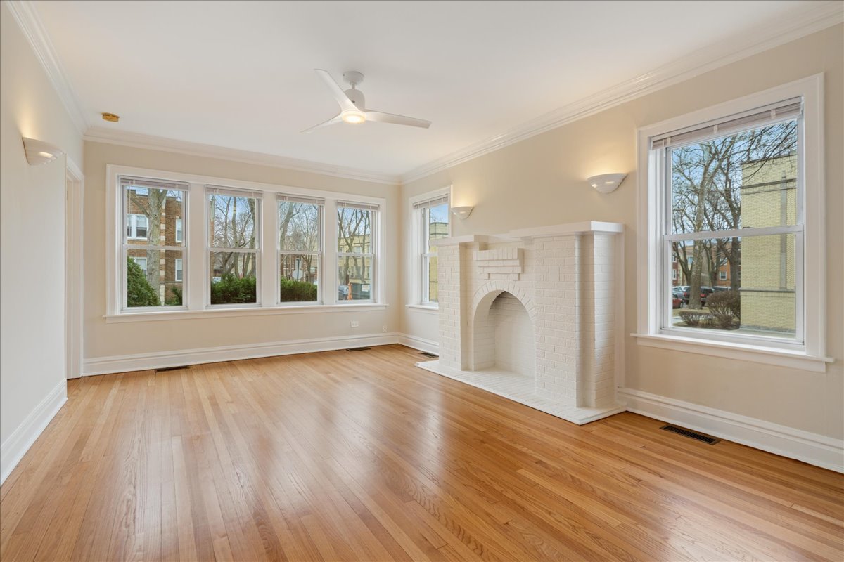 2525 W ARDMORE Avenue Unit: 1-W