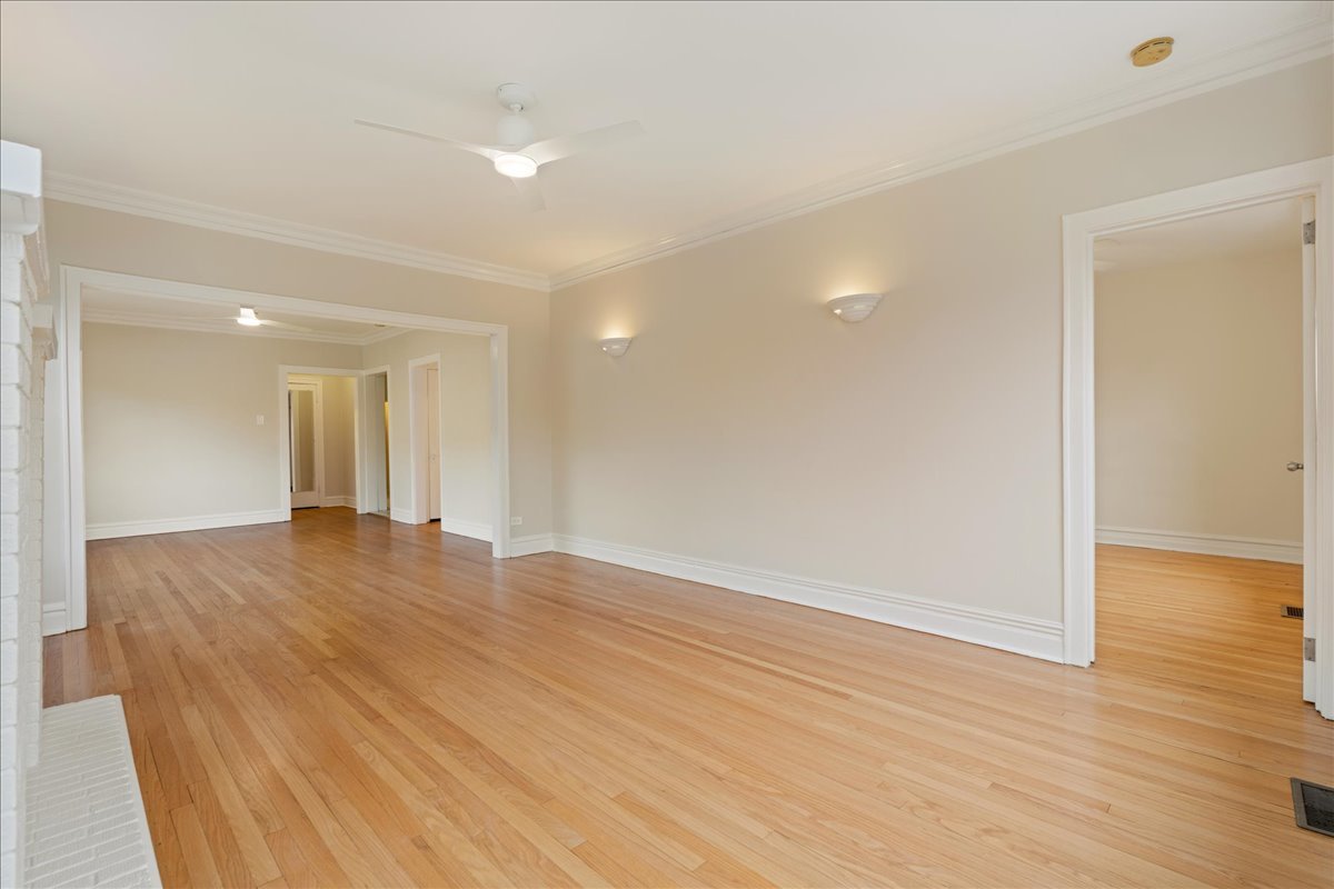 2525 W ARDMORE Avenue Unit: 1-W