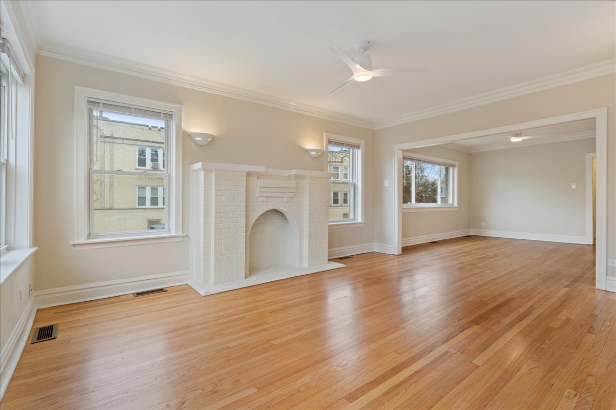 2525 W ARDMORE Avenue Unit: 1-W