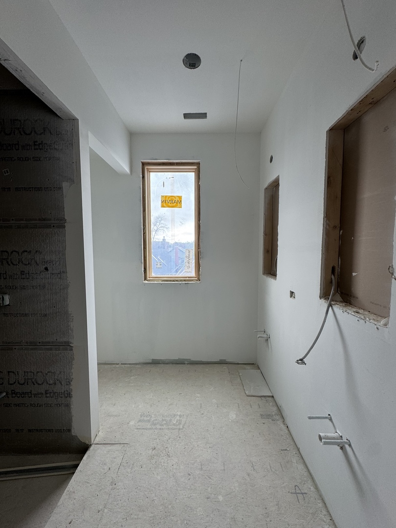 2644 N Lakewood Avenue Unit: 2N