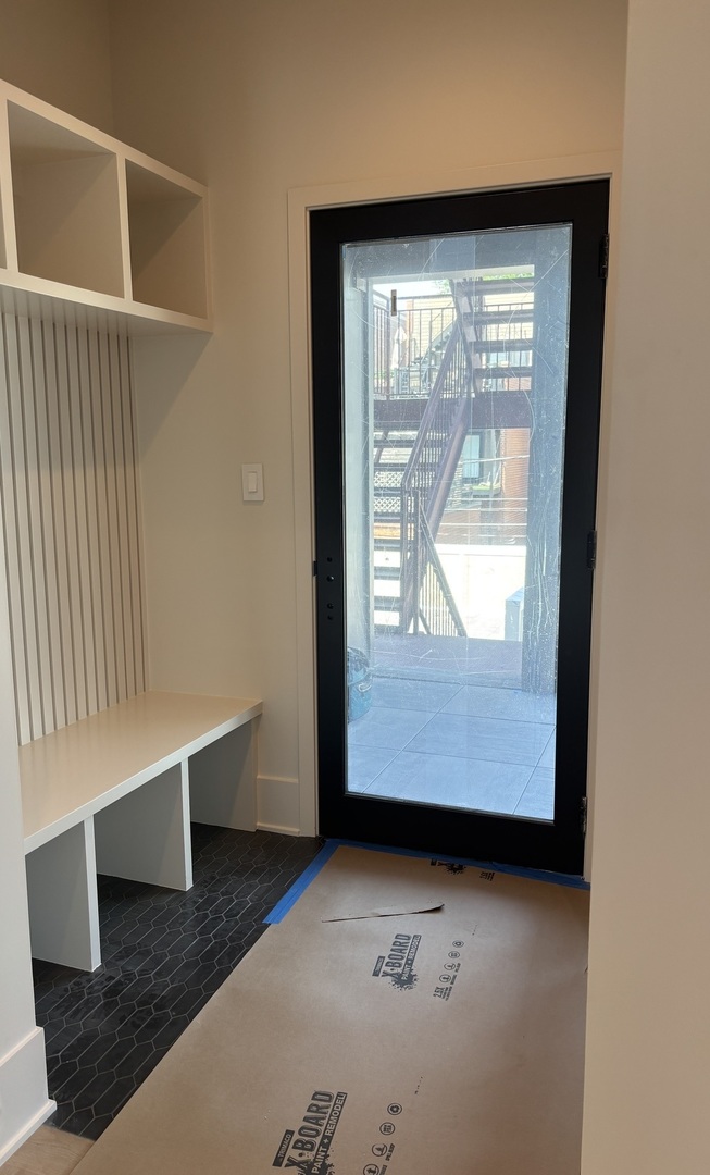 2644 N Lakewood Avenue Unit: 2N