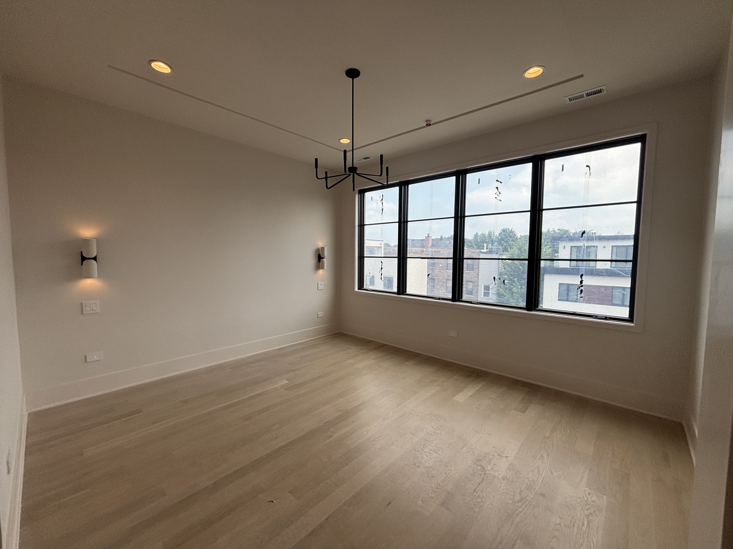 2644 N Lakewood Avenue Unit: 2N