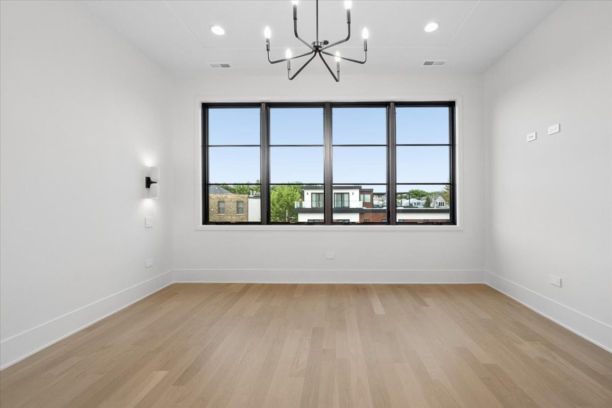 2644 N Lakewood Avenue Unit: 2N