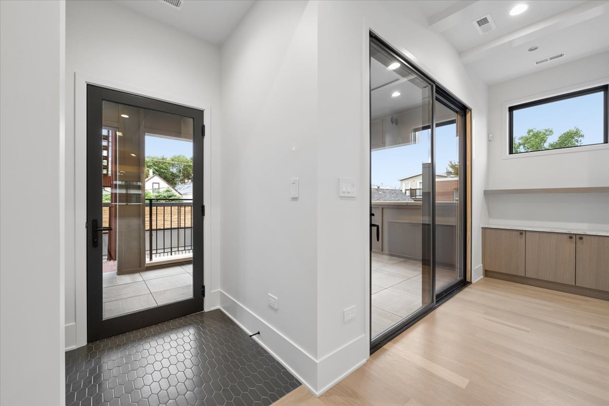 2644 N Lakewood Avenue Unit: 2N