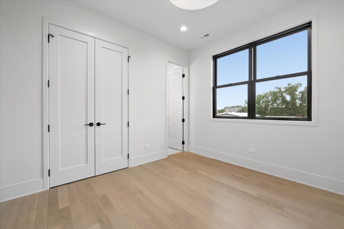 2644 N Lakewood Avenue Unit: 2N