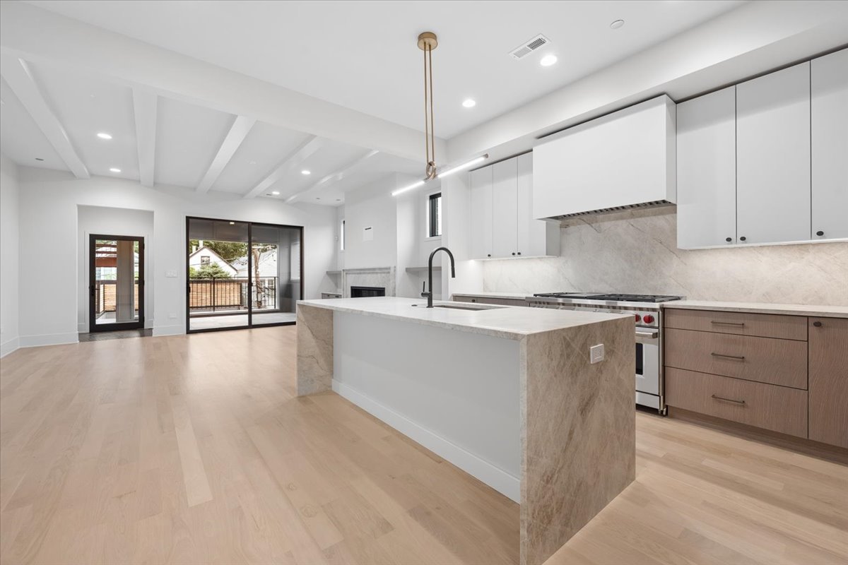 2644 N Lakewood Avenue Unit: 2N