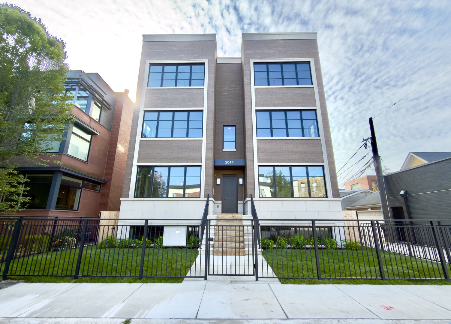 2644 N Lakewood Avenue Unit: 2N