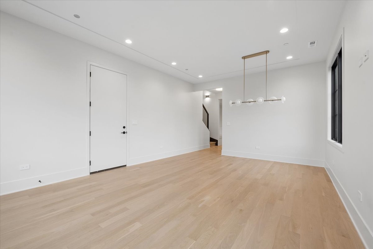 2644 N Lakewood Avenue Unit: 2N