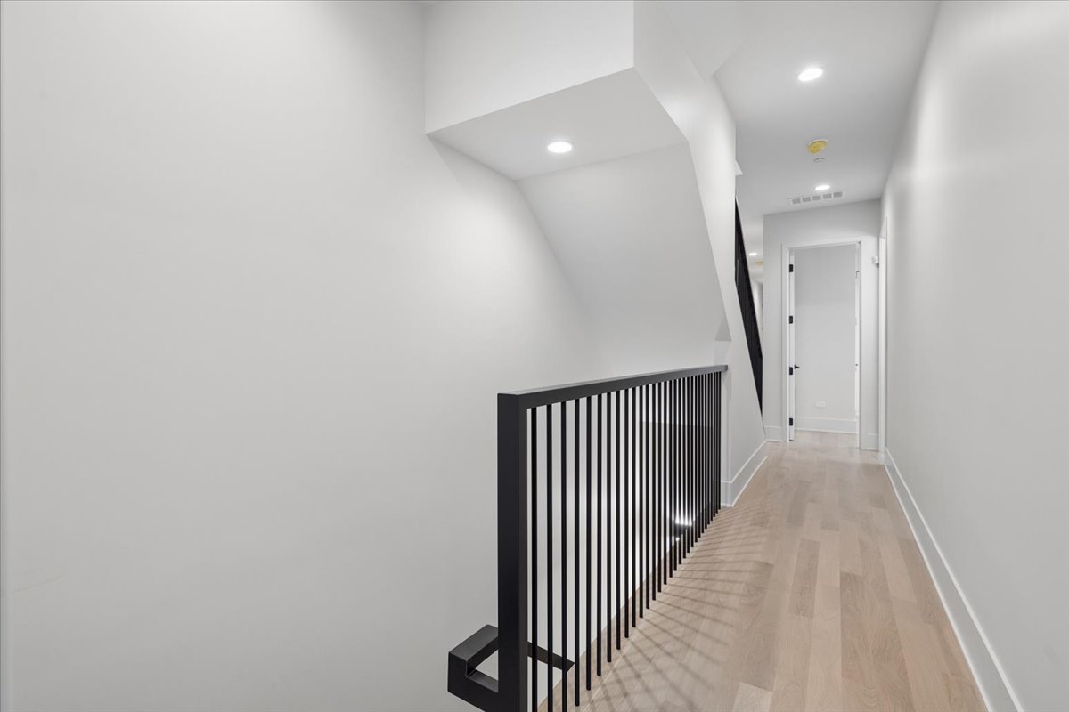 2644 N Lakewood Avenue Unit: 2N
