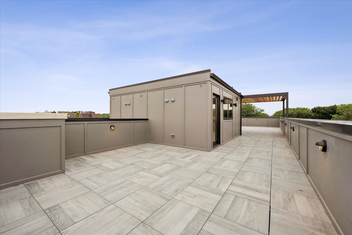 2644 N Lakewood Avenue Unit: 2N