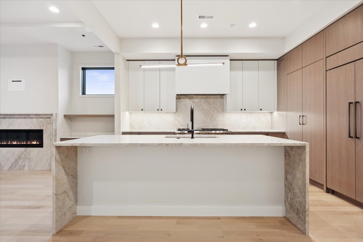 2644 N Lakewood Avenue Unit: 2N