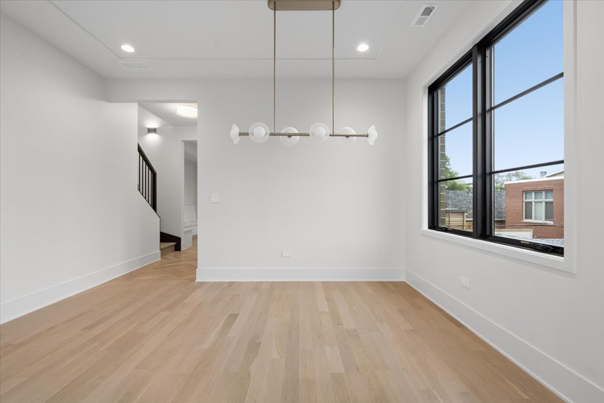 2644 N Lakewood Avenue Unit: 2N