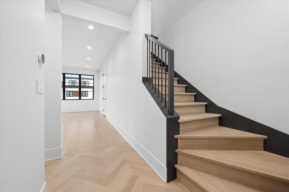 2644 N Lakewood Avenue Unit: 2N