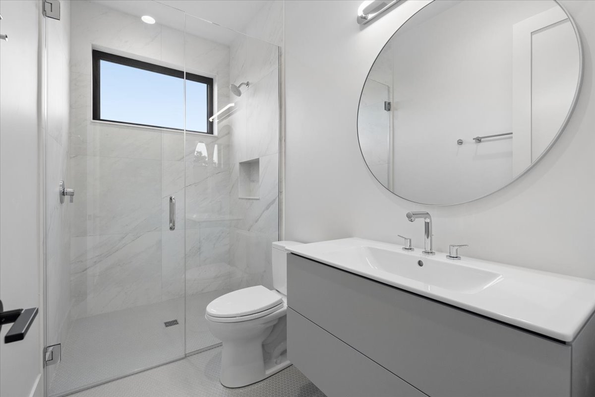 2644 N Lakewood Avenue Unit: 2N