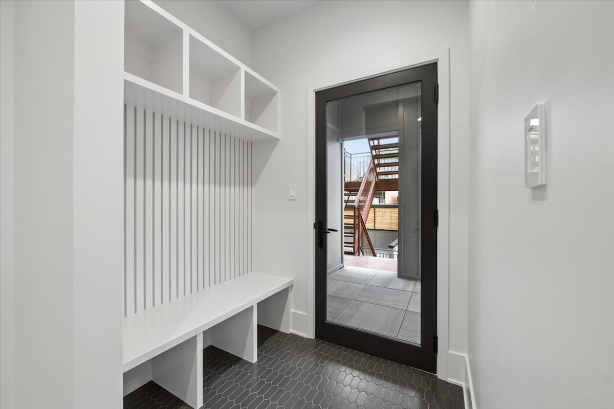 2644 N Lakewood Avenue Unit: 2N