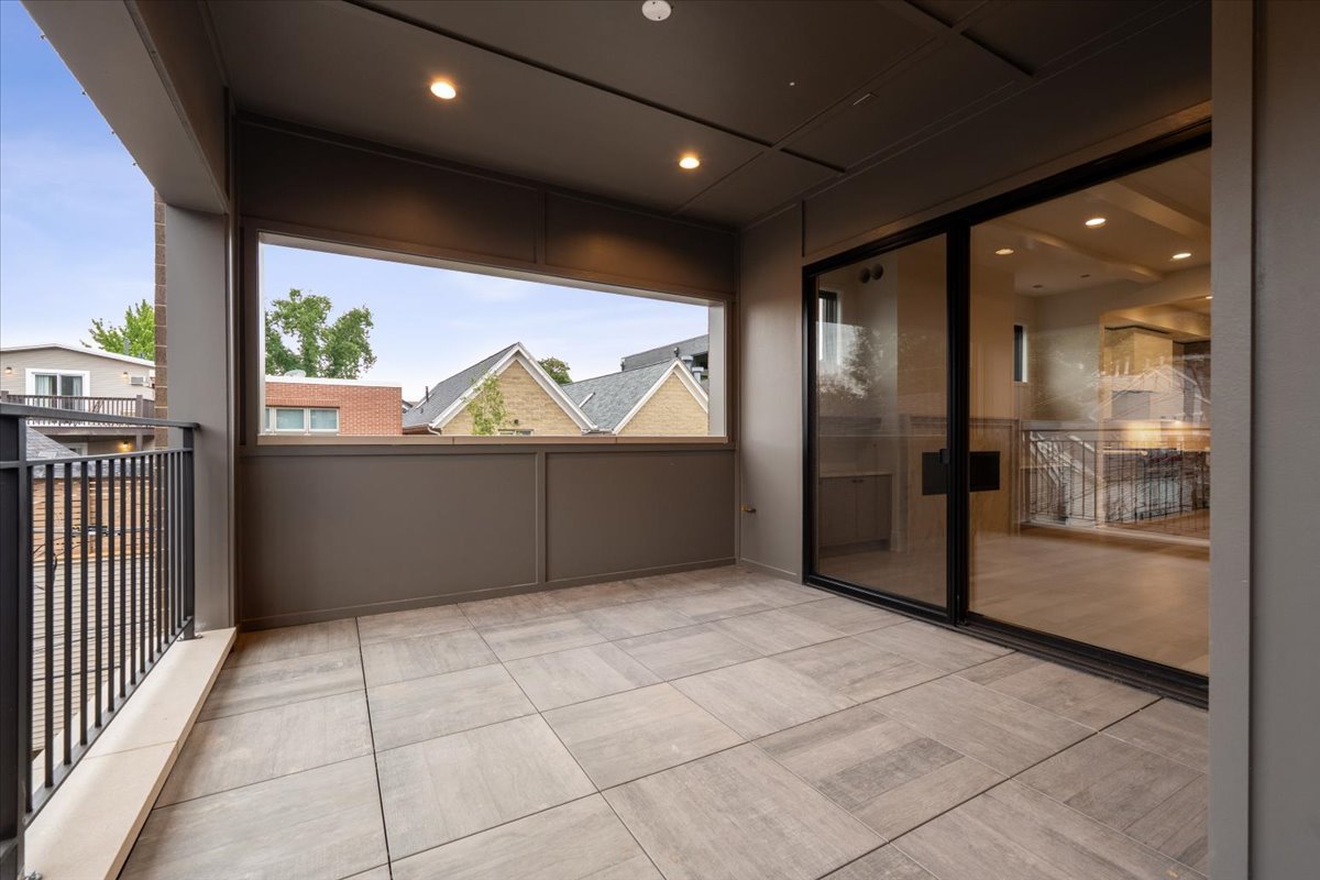 2644 N Lakewood Avenue Unit: 2N