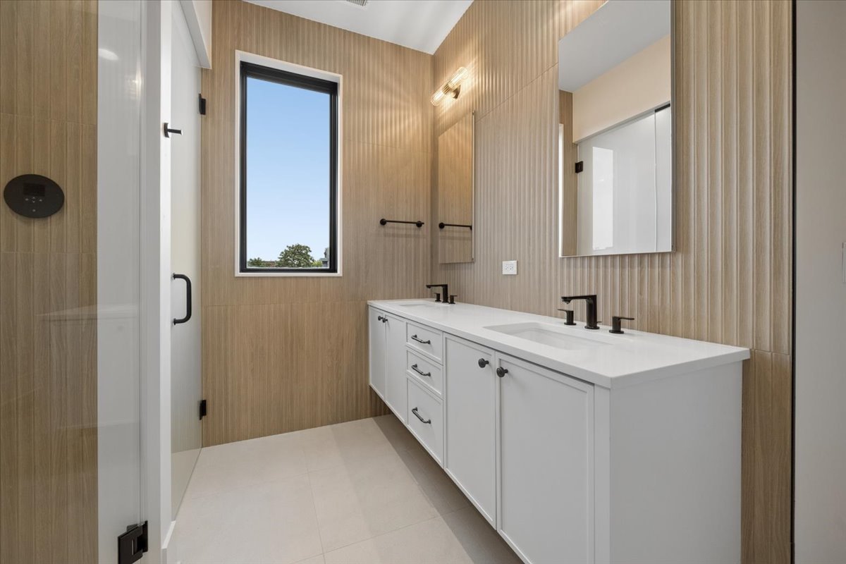 2644 N Lakewood Avenue Unit: 2N