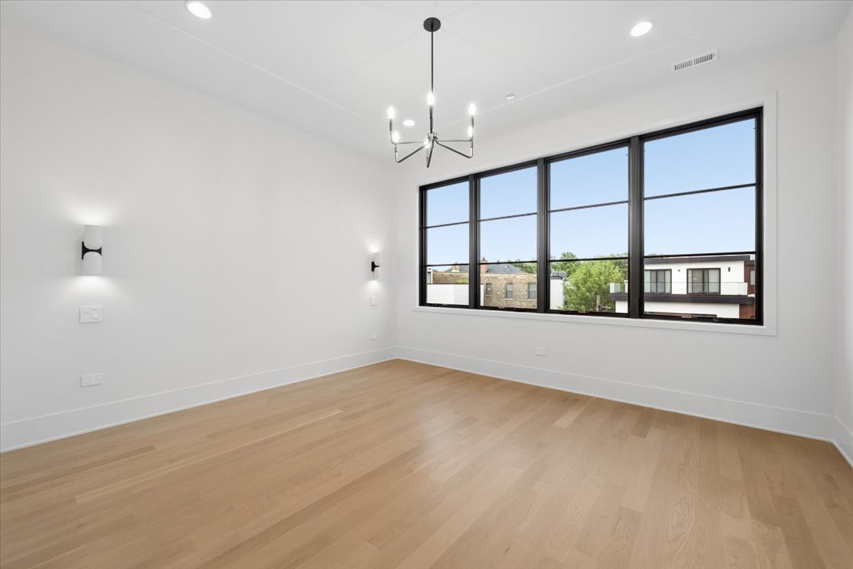 2644 N Lakewood Avenue Unit: 2N