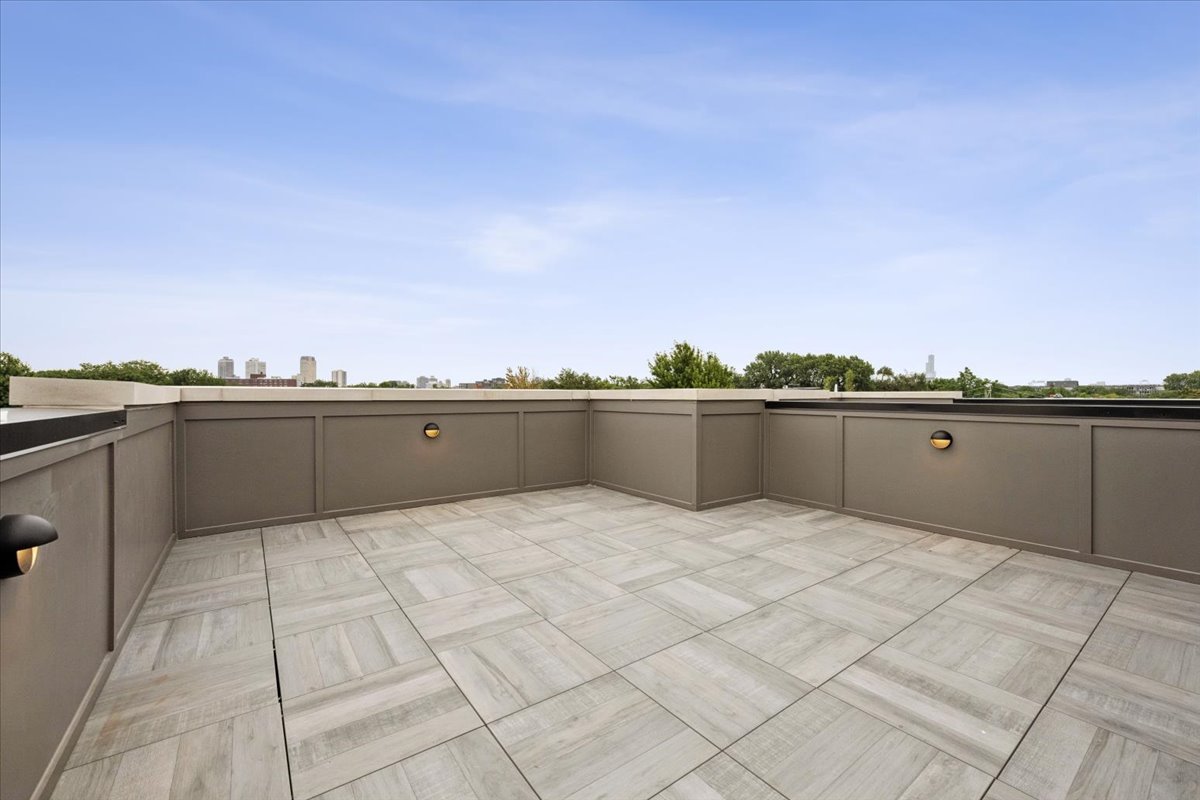 2644 N Lakewood Avenue Unit: 2N