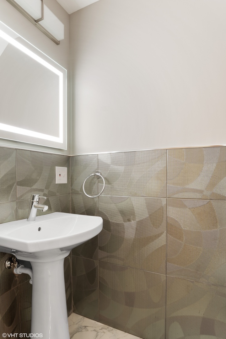 608 W Arlington Place Unit: 1