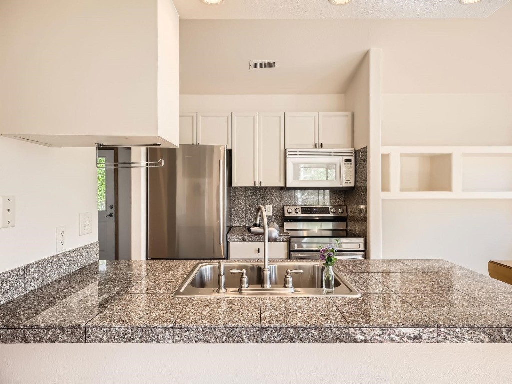 40 Cove BOULEVARD G40