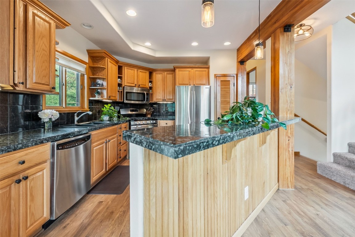 31 Montane COURT